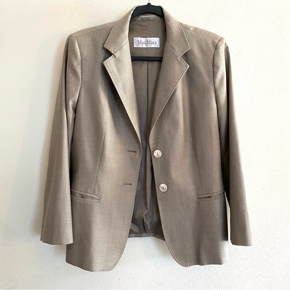 MaxMara beige Virgin Wool 2 button blazer - Picture 2 of 15